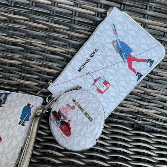 Michael Kors Jet Set Girls Wristlet Trio - Picture 2 of 16